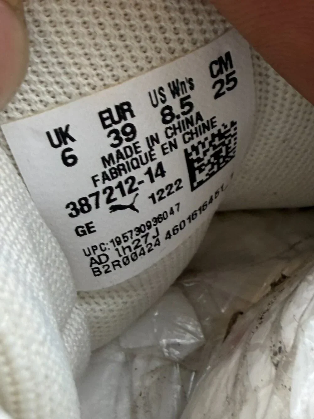 Women's Puma White Sneakers Size 8.5 Needs Cleaning